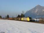 Dispo E189 904 zieht ein VW zug bei Oberaudorf. 16.02.10