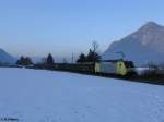 Dispo E189 991 zieht ein VW-Zug bei Niederaudorf in Richtung Kufstein. 18.02.10