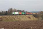 salzburger-eisenbahn-transport-logistik-gmbh-setg-fotos/591143/er20-03-zieht-den-wiesau-containerzug-von ER20-03 zieht den Wiesau Containerzug von Wiesau nach Hof durch Pechbrunn. 04.11.17