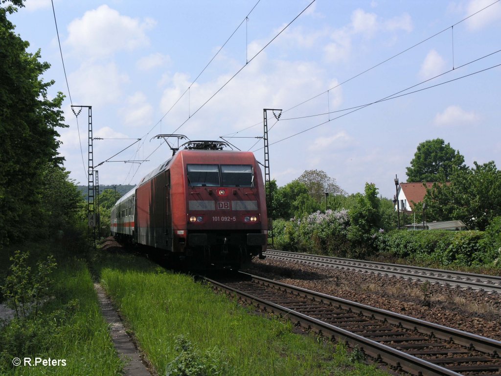 101 092-5 zieht bei Regensburg-Prfering den IC1887 Hamburg  - Mhldorf. 09.05.09
