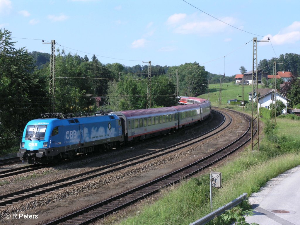 1016 023-2 (Kyoto) zieht den ÖBB IC 64 München durch Hellwang-Elixhausen. 13.06.09
