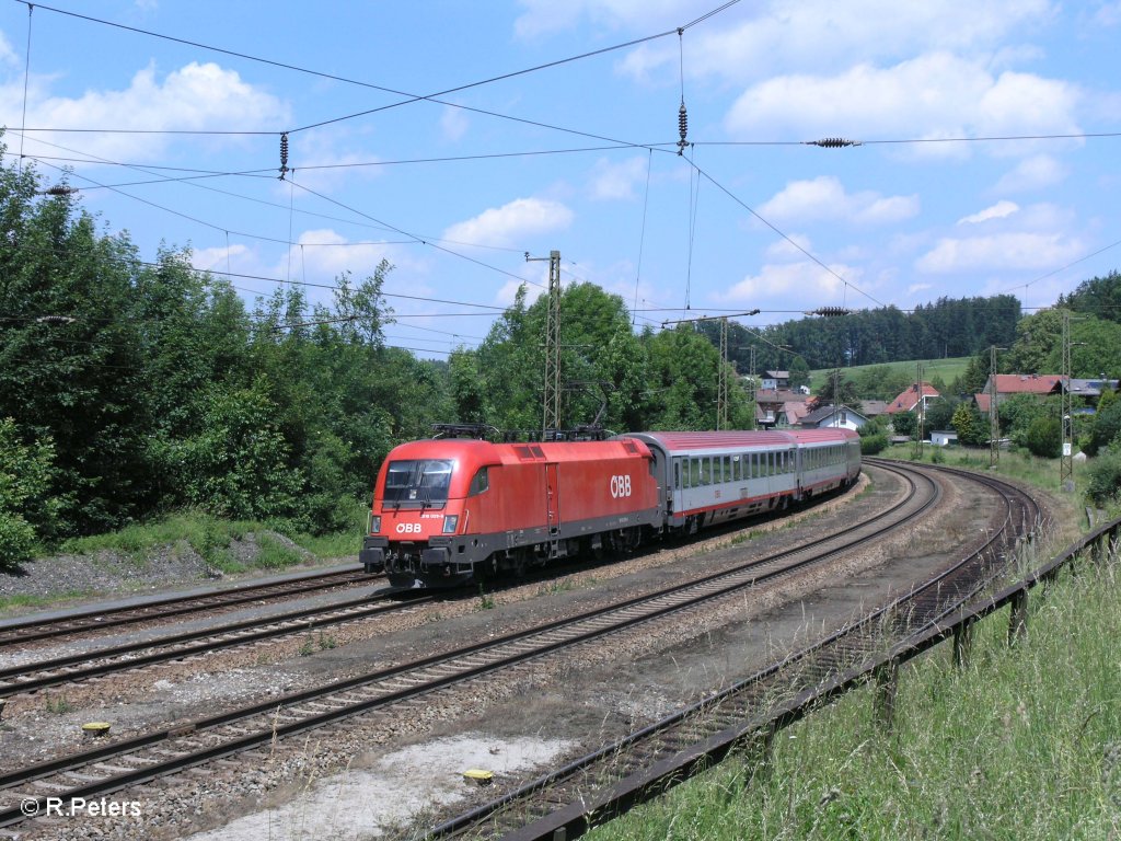 1016 029-9 zieht den IC 548 Stiegl Express durch Hellwang-Elixhausen. 13.06.09
