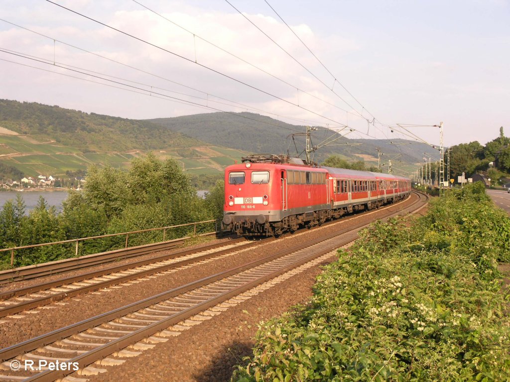 110 168-6 zieht bei Rheidiebach ein RE Koblenz. 25.07.08