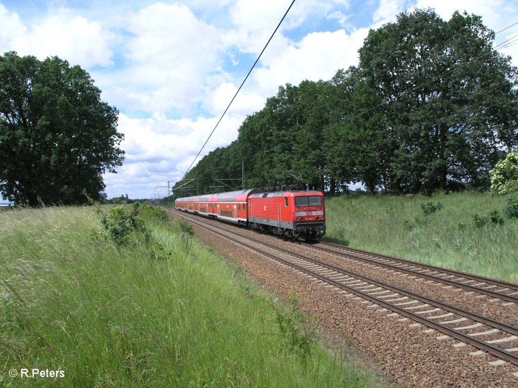 114 040-9 schiebt den RE38022 Magdeburg HBF bei Jacobsdorf(Mark). 29.05.09
