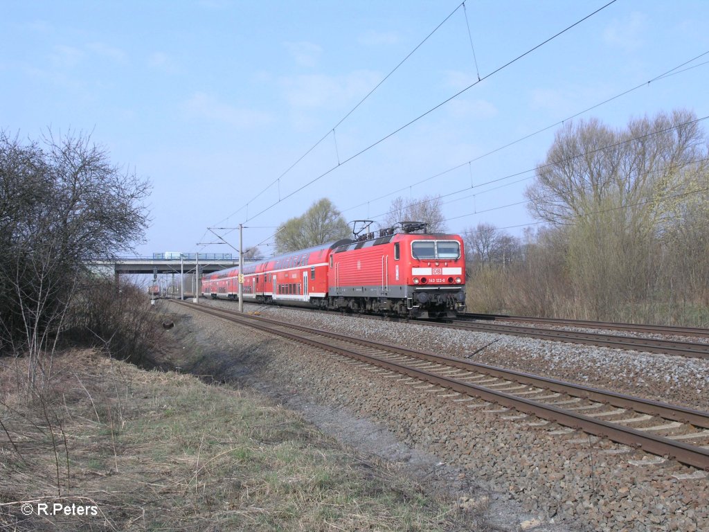 143 122-0 mit RE 10575 nach Dresden bei Borsdorf. 30.03.11