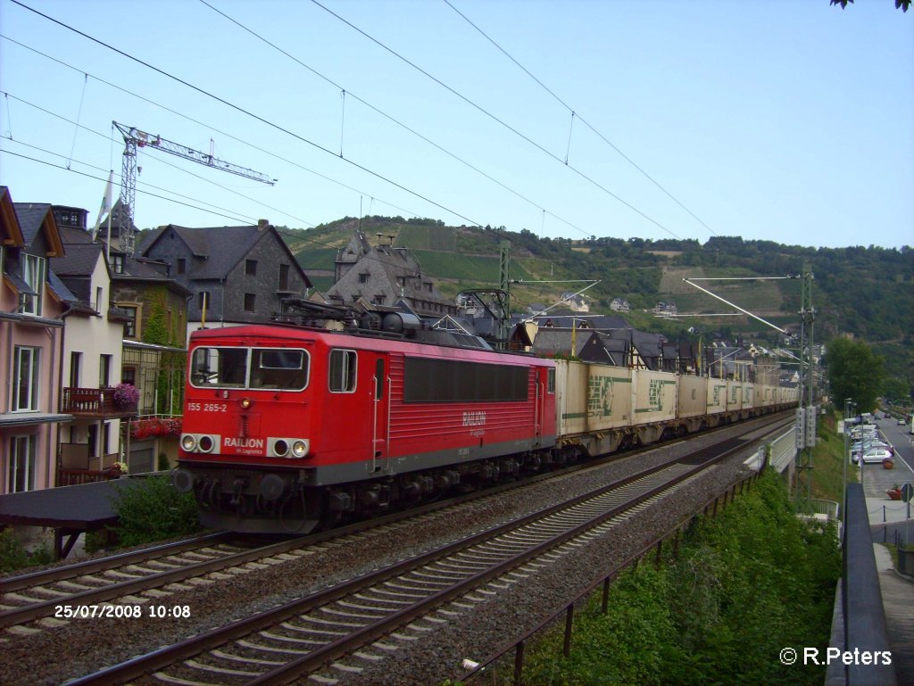 155 265-2 zieht ein Containerzug durch Oberwesel. 25.07.08