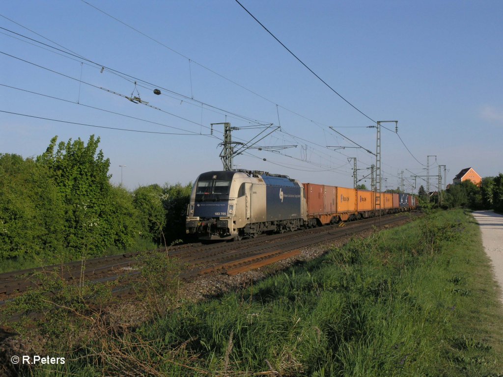 183 705 mit Containerzug in Obertraubling. 07.05.11