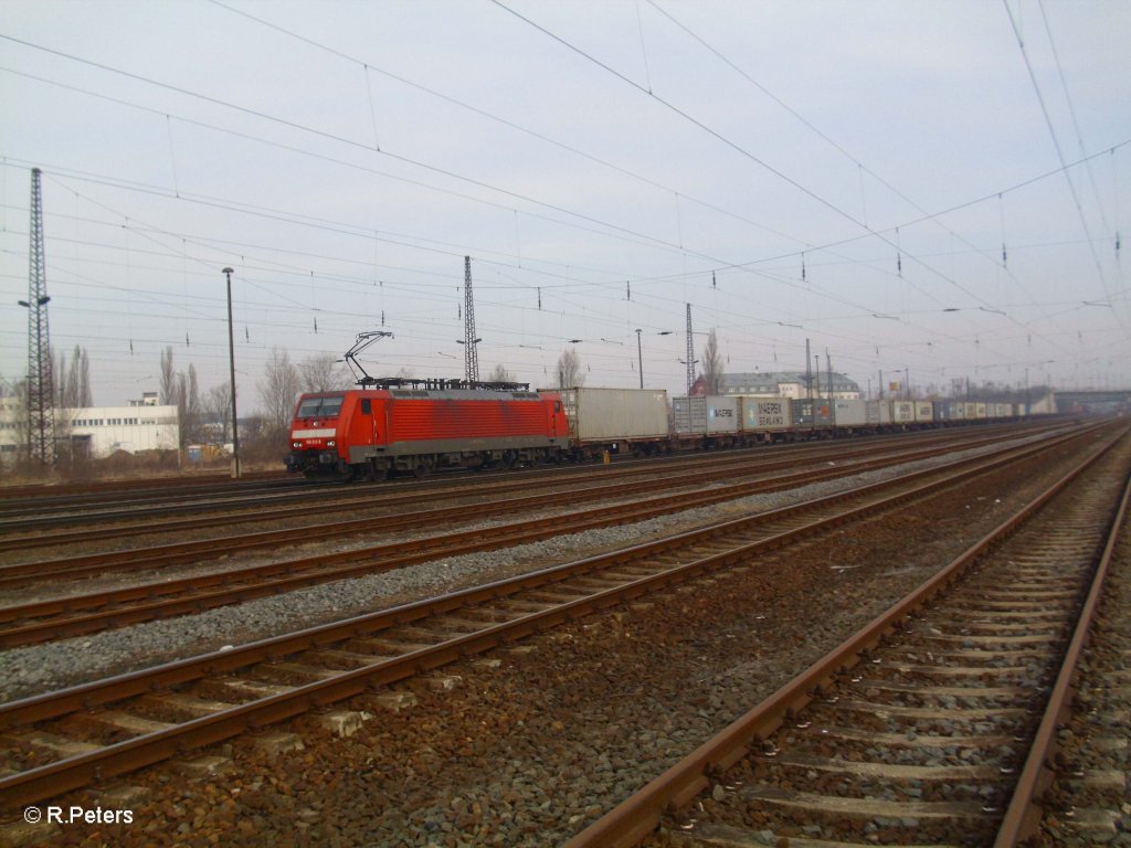 188 012-4 mit Containerzug in Leipzig Schnfeld. 05.03.11