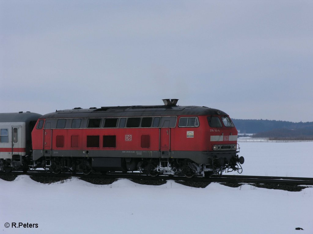 218 161-8 wartet kurz vor Buchloe mit den IC 2085 nach Hamburg am Rotem Signal. 25.02.09