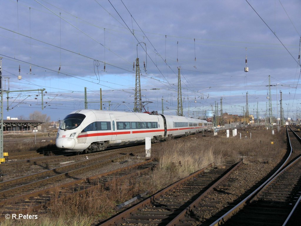 411 053-2 „Illmenau“ fhrt mit den ICE 1545/1745 Frankfurt/Main – Dresden
in Leipzig HBF ein. 26.12.09
