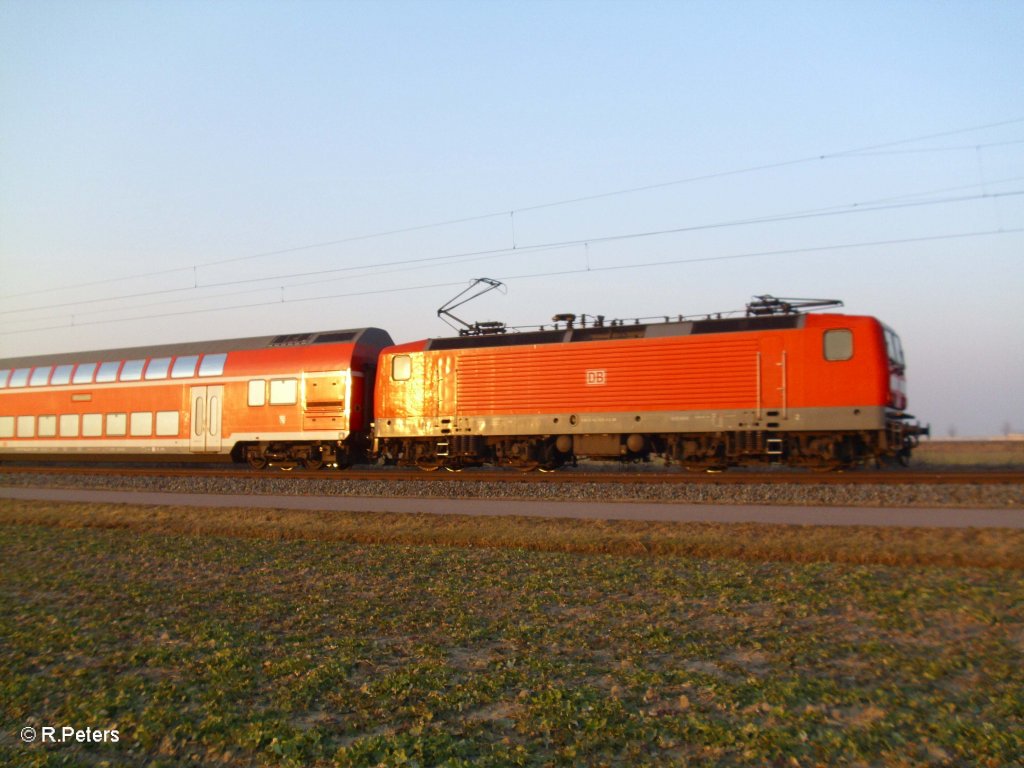 Seitenansicht von 143 935-5 als S10 37059 nach Leipzig HBF. 04.03.11