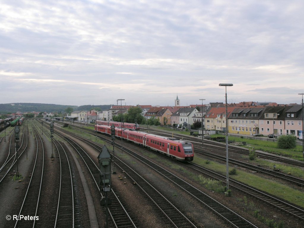 Zwei 612er verlassen Schwandorf mit einem RE nach Regensburg. 26.05.10
