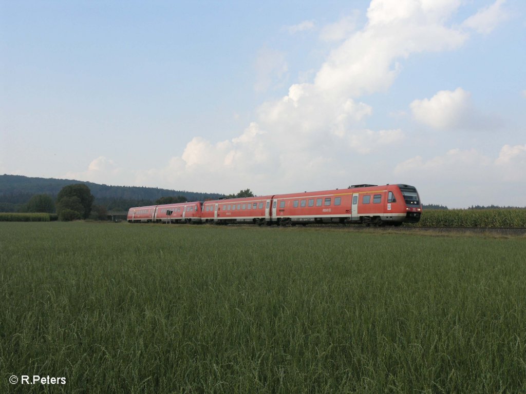 Zwei 612er ziehen am 20.09.09 bei Oberteich als RE3695 nach Regensburg vorbei. 