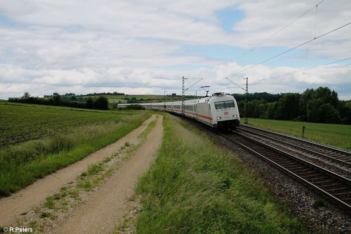 101 013-1  Schneewitchen  erreicht gleich Treuchtlingen mit dem IC2083/IC2085 Hamburg - Berchtesgarden/Obersdorf. 28.05.24