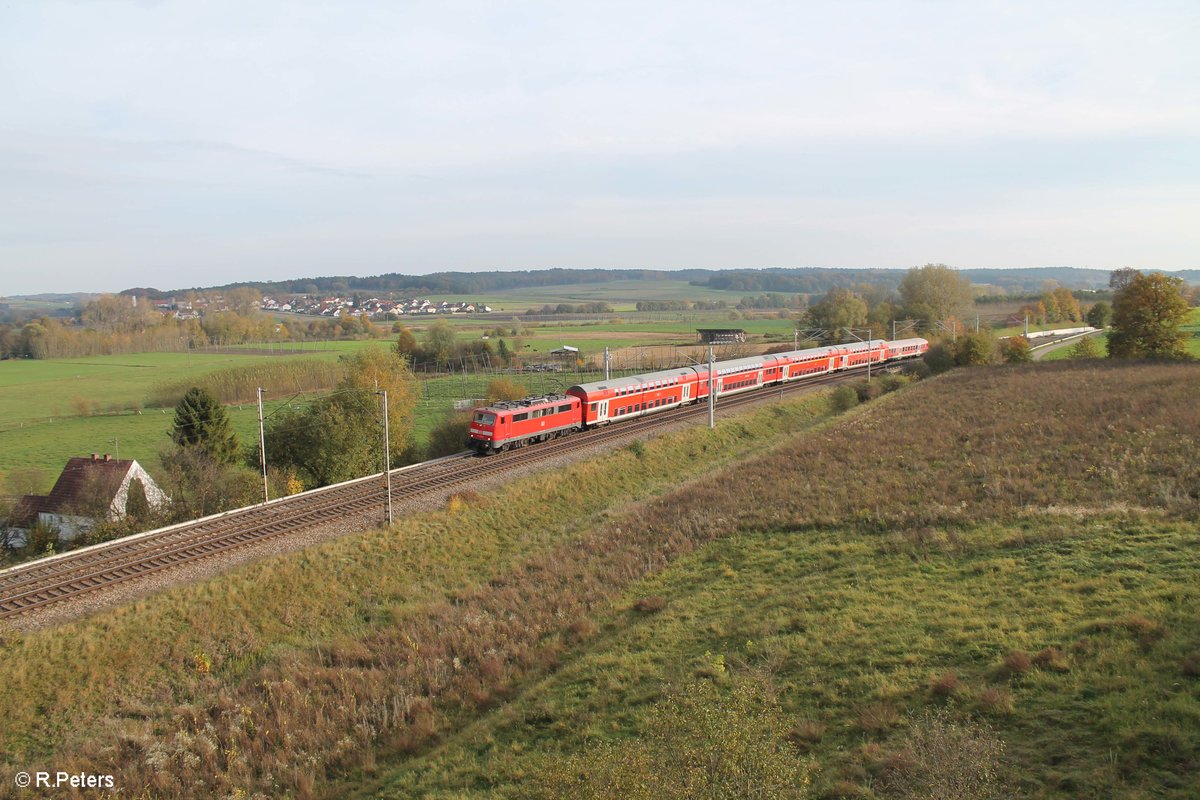 111 2 mit dem RE München - Nürnberg bei Fahlenbach. 21.10.17