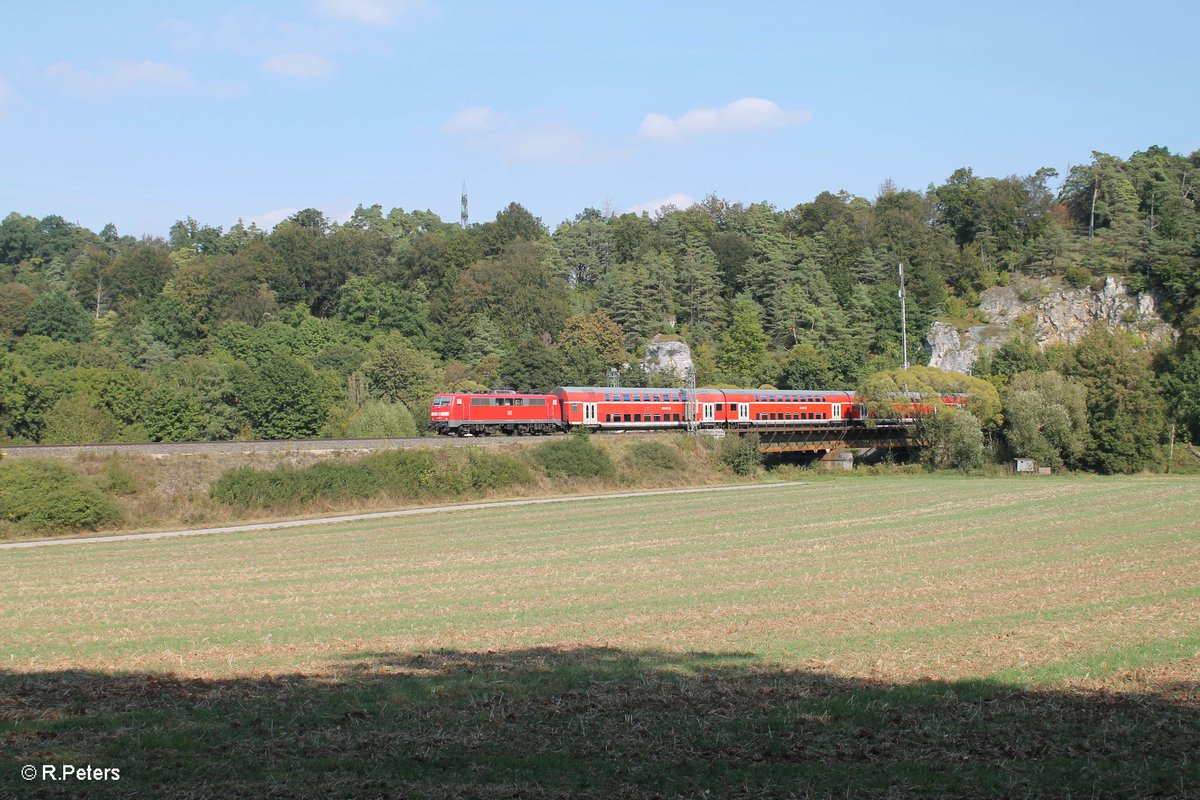 111 200-2 schiebt die RB 59097 Nürnberg - München beim Esslinger Tunnel. 24.09.16