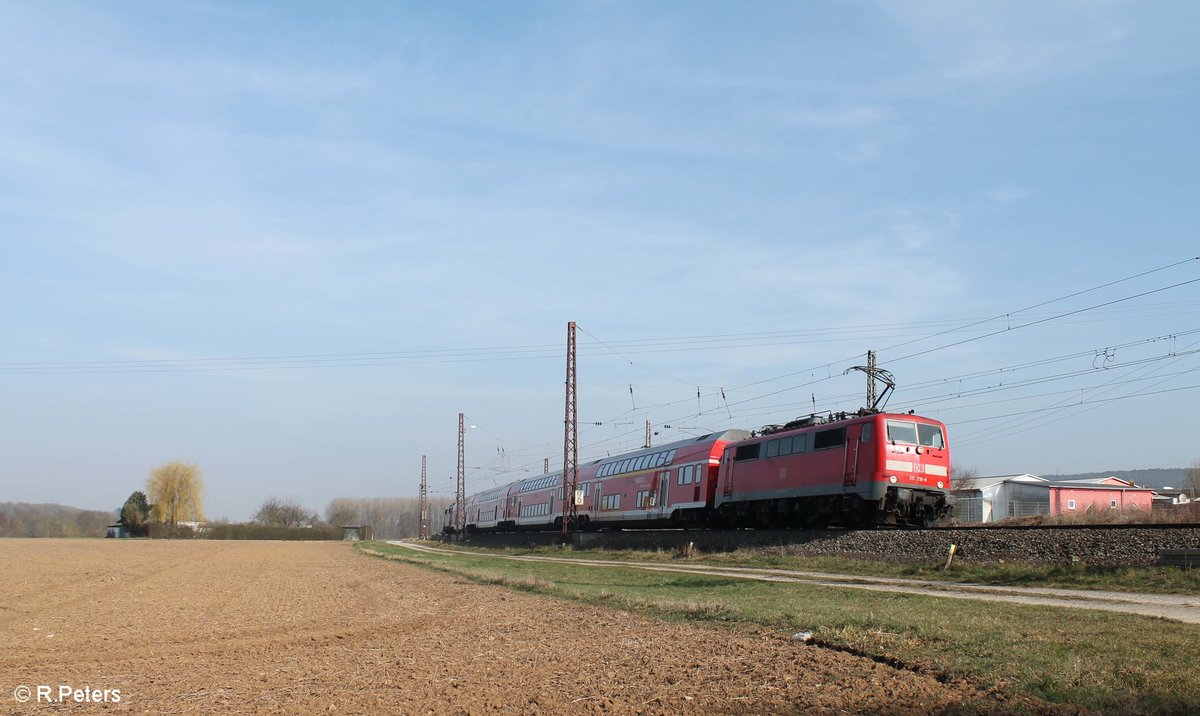 111 216-8 und 111 103 befördern den RE 4599 Frankfurt/Main - Bamberg bei Retzbach-Zellingen. 16.03.17