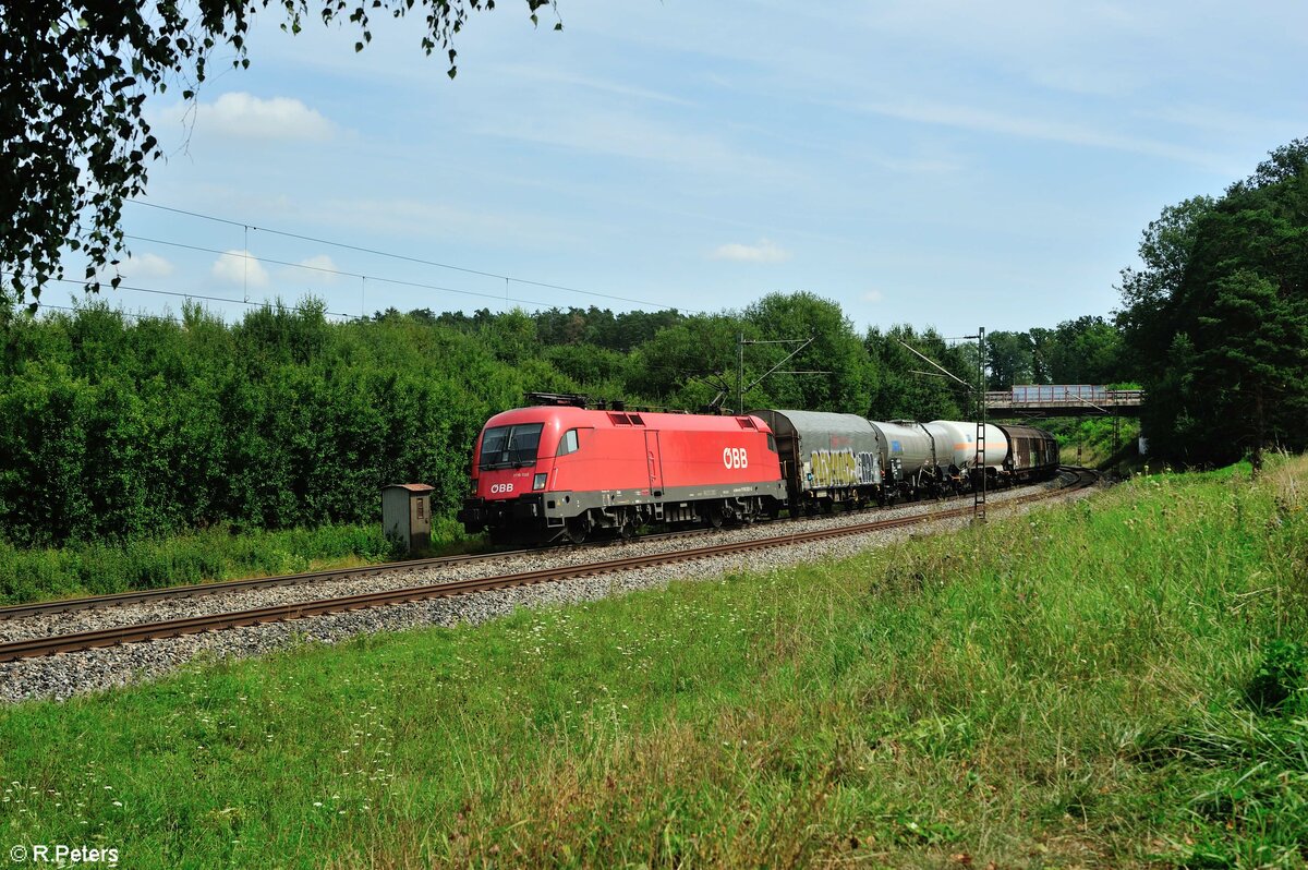 1116 252-6 mit einem gemischten Güterzug bei Sinsgrün. 21.08.21