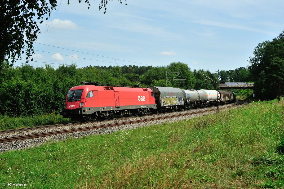 1116 252-6 mit einem gemischten Güterzug bei Sinsgrün. 21.08.21