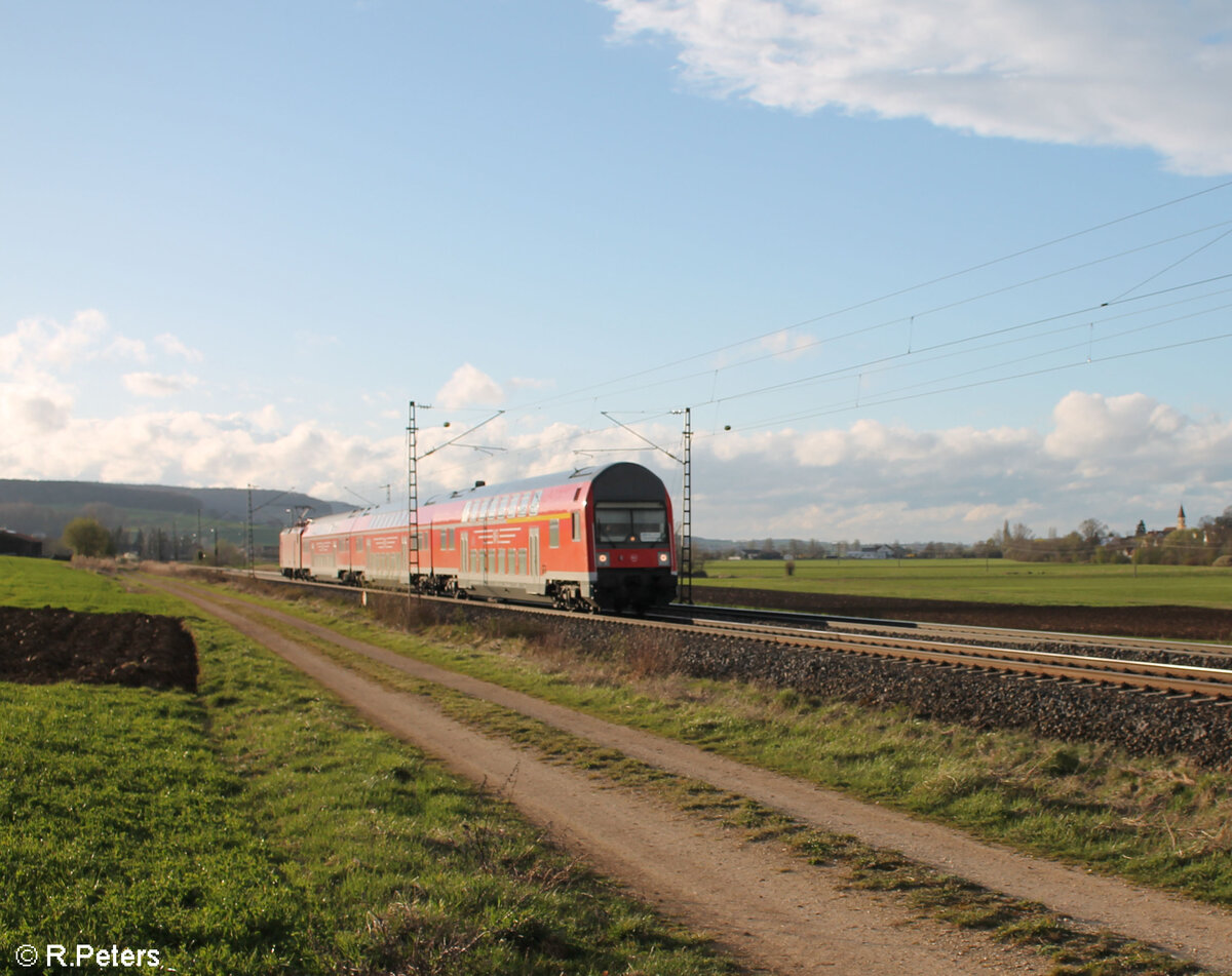 112 006-2 schiebt den Ersatzzug RE80 70221 Würzburg - Treuchtlingen kurz vor ihrem Ziel. 23.03.24