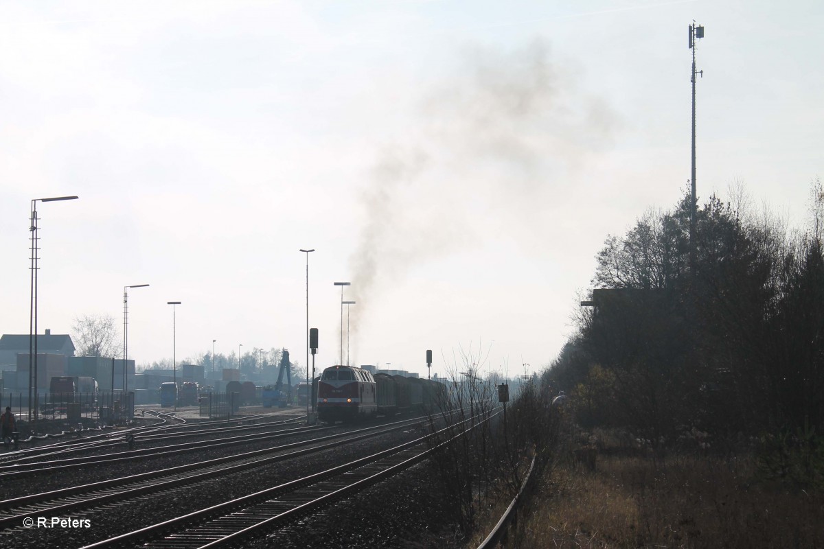 118 770 beschleunigt den Zug mit schöner Rauchfahne.