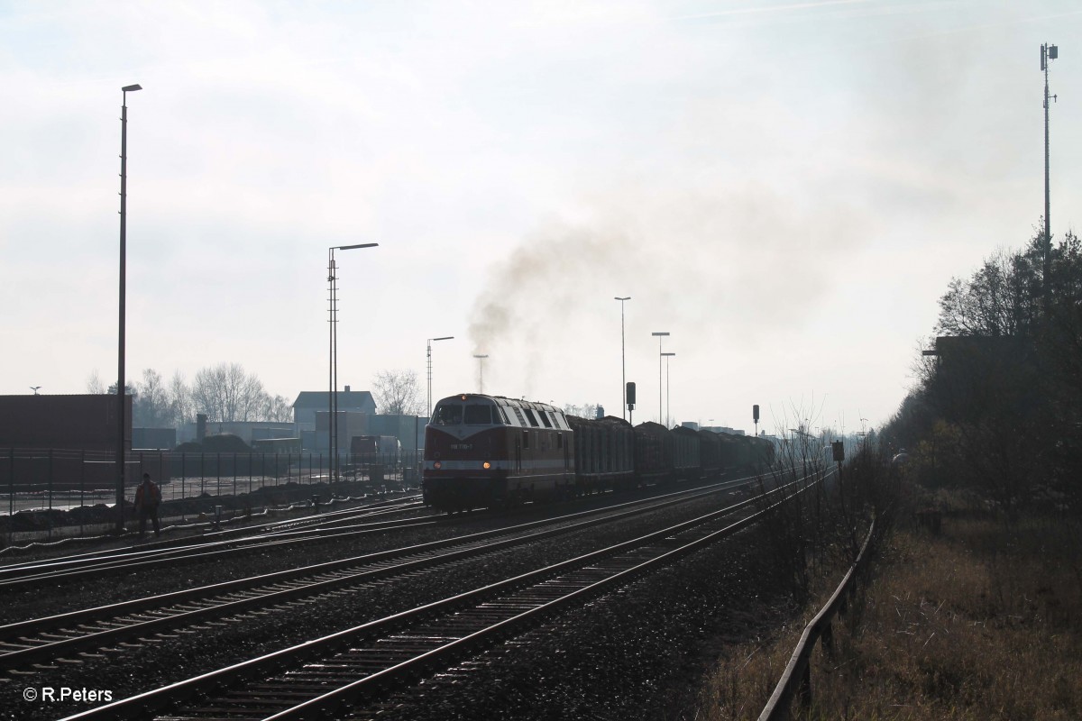 118 770 beschleunigt den Zug mit schöner Rauchfahne.