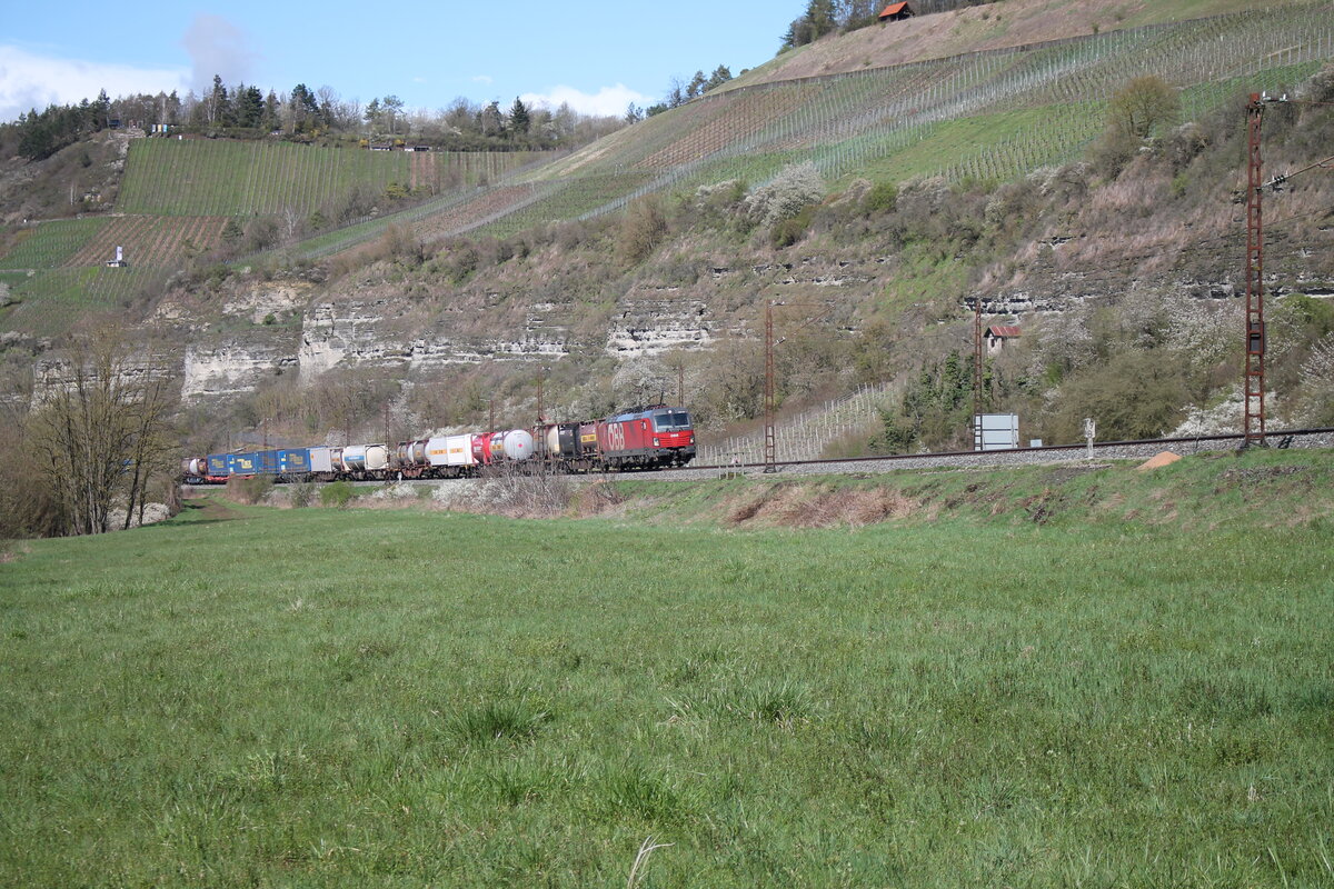 1293 191-3 mit KLV Zug bei Himmelstadt gen Süden. 28.03.24