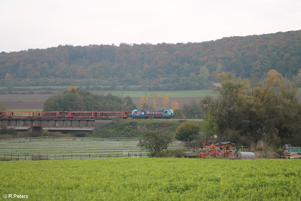 1293 903-1  Katharina  zieht kurz vor Treuchtlingen einen leeren Autotransportzug in Richtung Sden. 18.10.24
