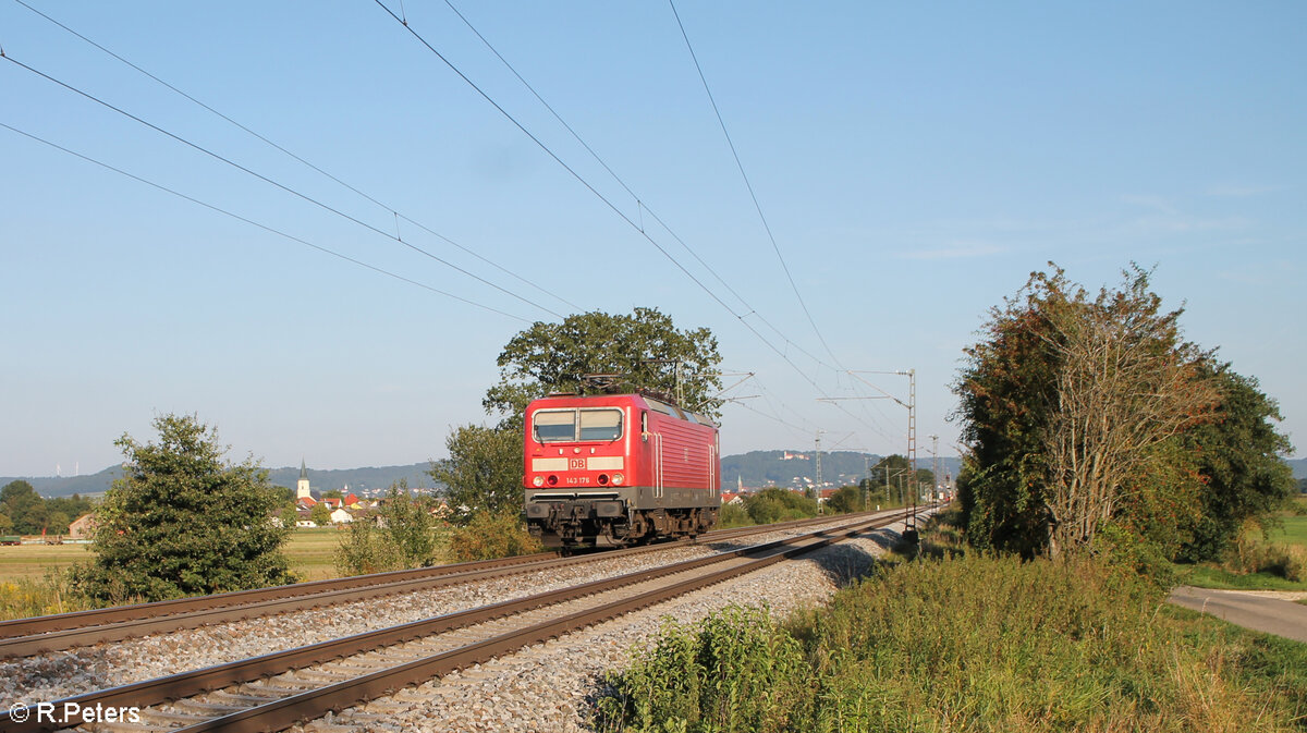 143 176-6 rollt Lz in Richtung Norden bei Pölling. 28.08.24