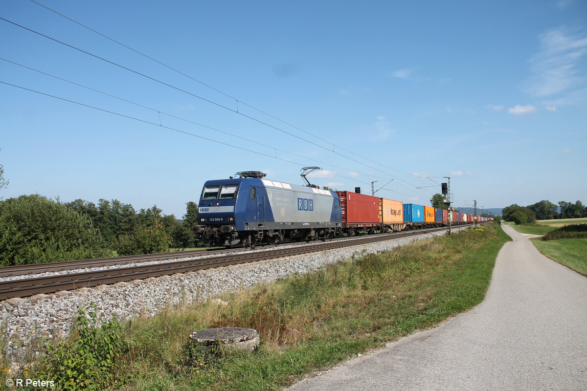 145 008-9 zieht mit einem Containerzug bei Pölling nach Norden. 28.08.24