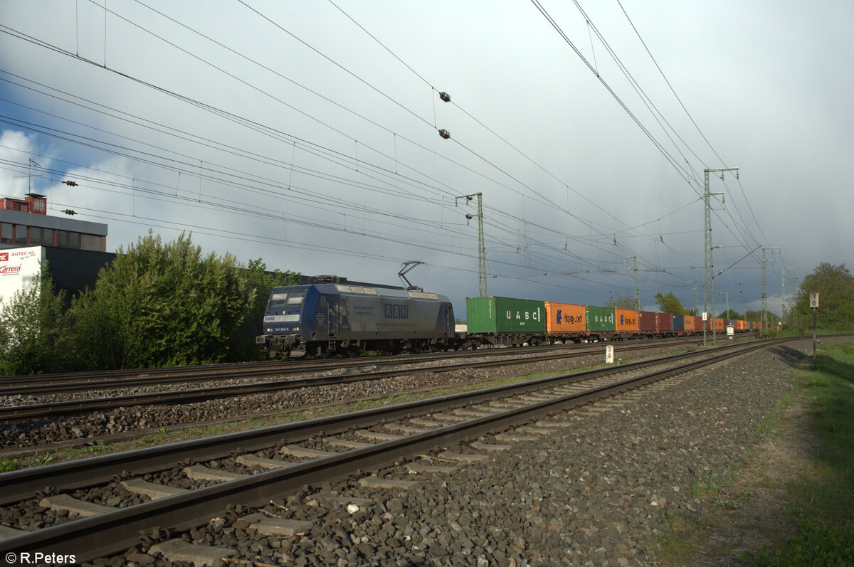 145 034-5 mit einem Containerzug in Nürnberg Hohe Marter.18.04.24