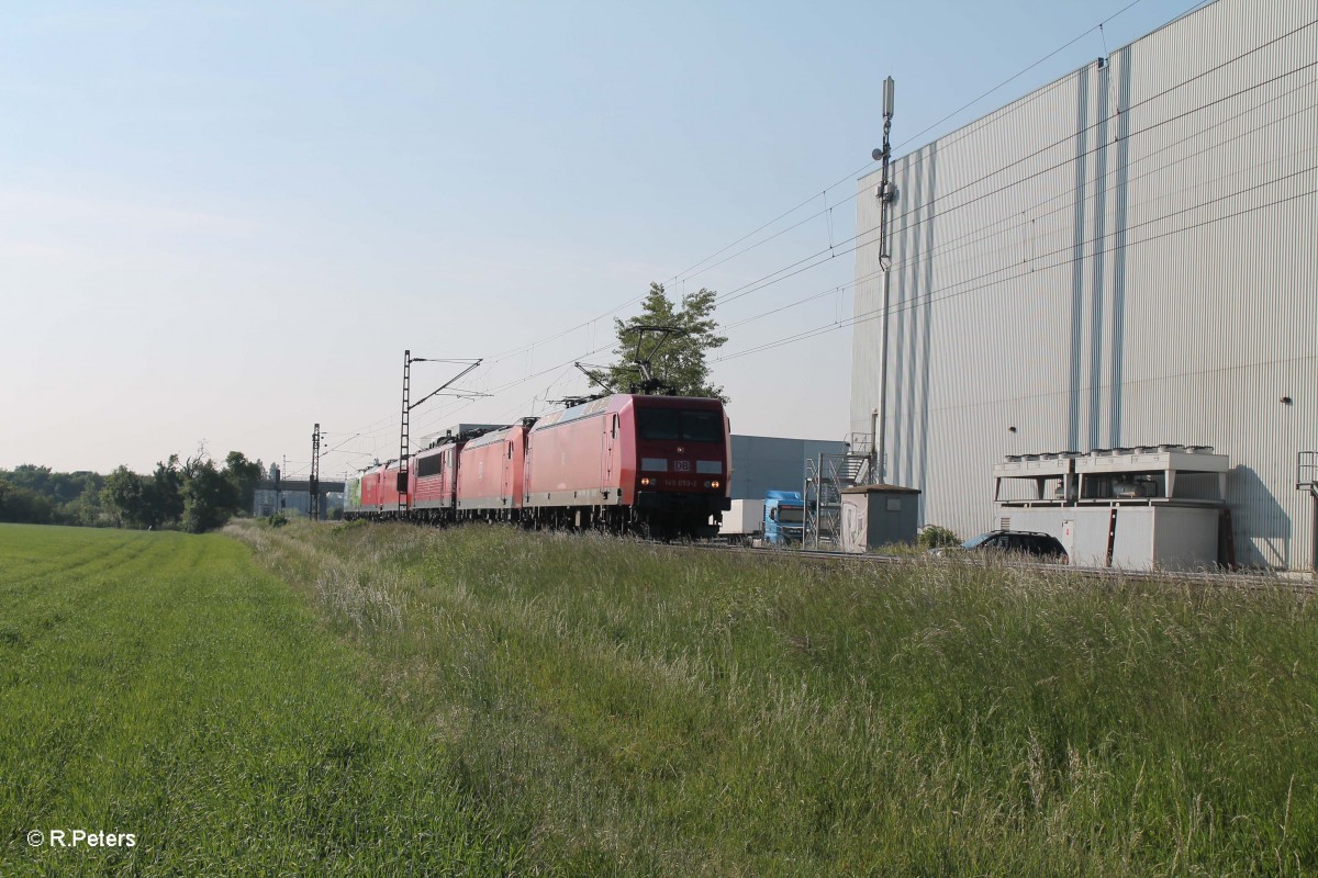145 059-2 führt ein Lokzug an mit 185 047-8 + 155 108-4 + 185 145-0 + 185 xxx und 185 152 in Richtung Mainz. 21.05.15