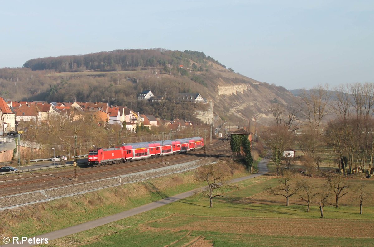 146 240-7 fährt in Retzbach-Zellingen als RE 4620 Bamberg - Frankfurt/Main ein. 16.03.17