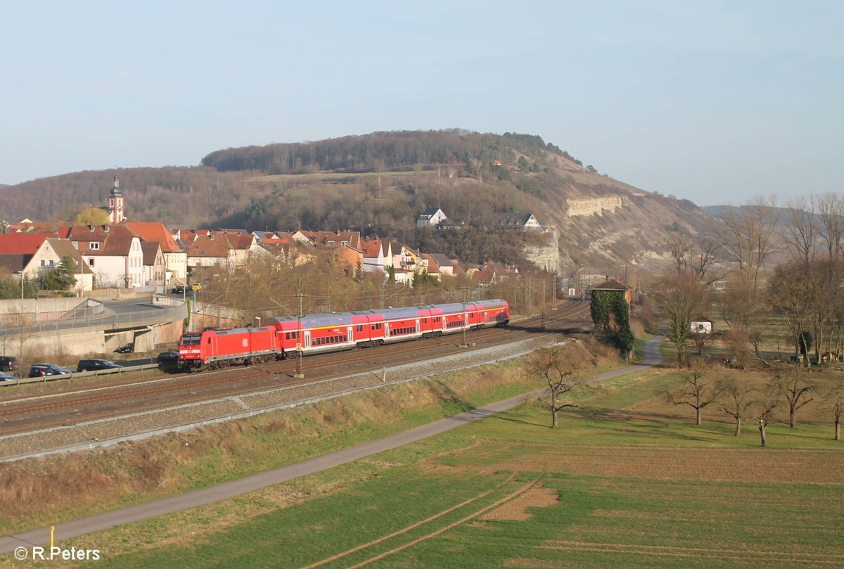 146 240-7 fährt in Retzbach-Zellingen als RE 4620 Bamberg - Frankfurt/Main ein. 16.03.17