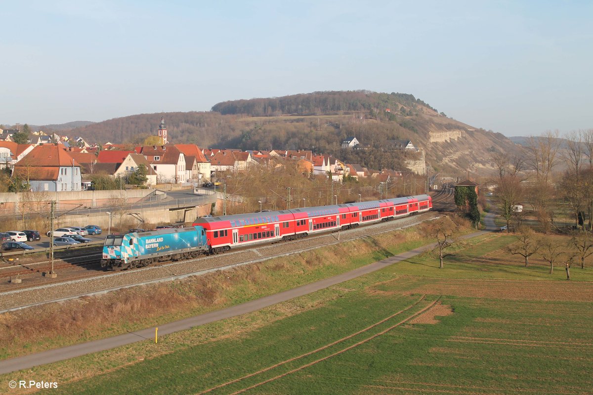 146 246-4 schiebt den RE 4617 Frankfurt/Main - Bamberg und verlässt Retzbach-Zellingen 16.03.17