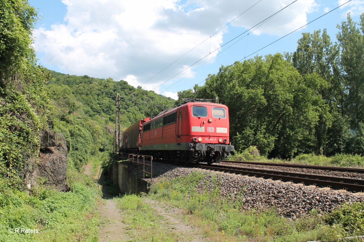 151 100-5 zieht ein gemischten Güterzug kurz vorm Loreley Tunnel. 16.07.14