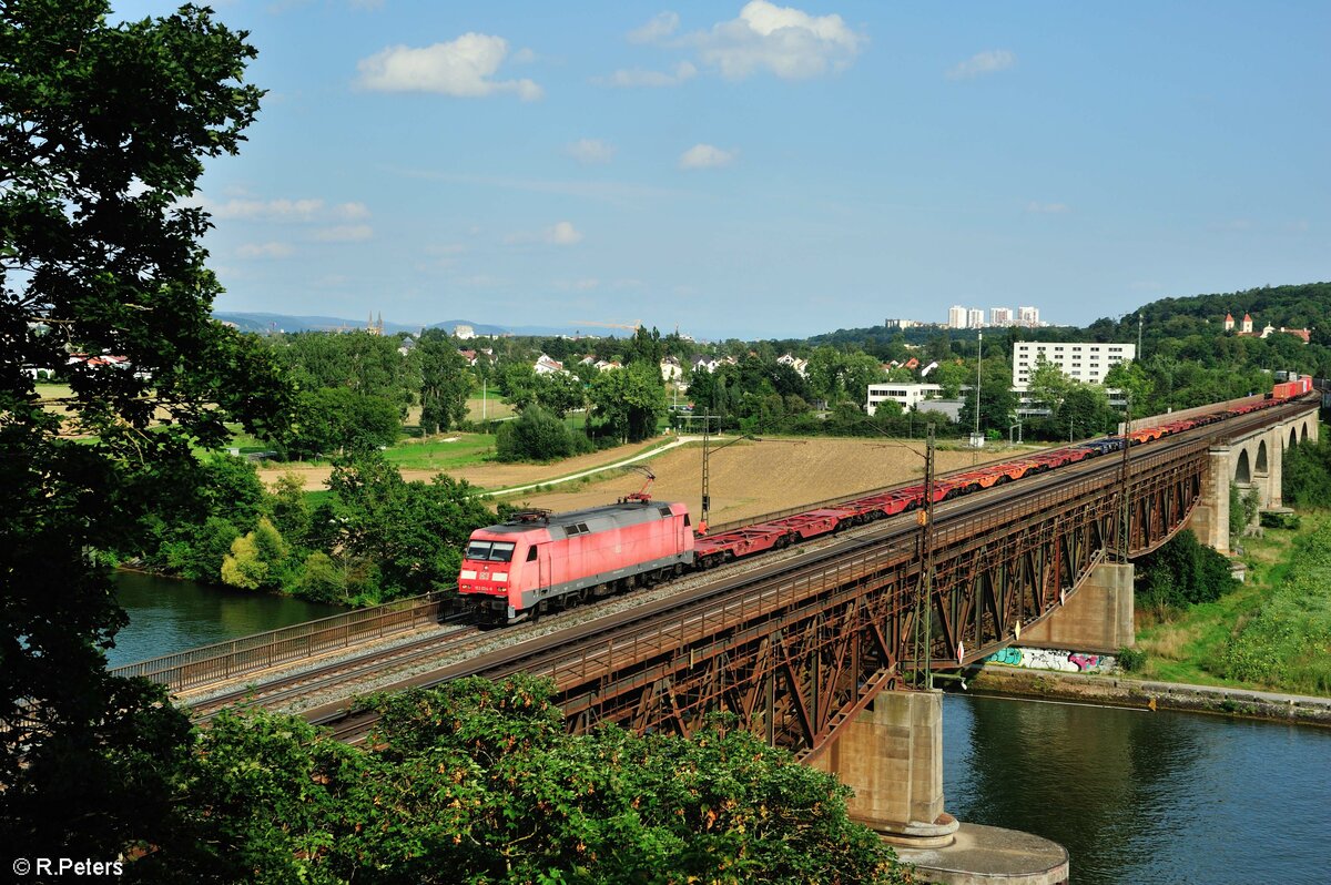 152 024-6 überquert die Donaubrücke bei regensburg Mariaort. 21.08.21