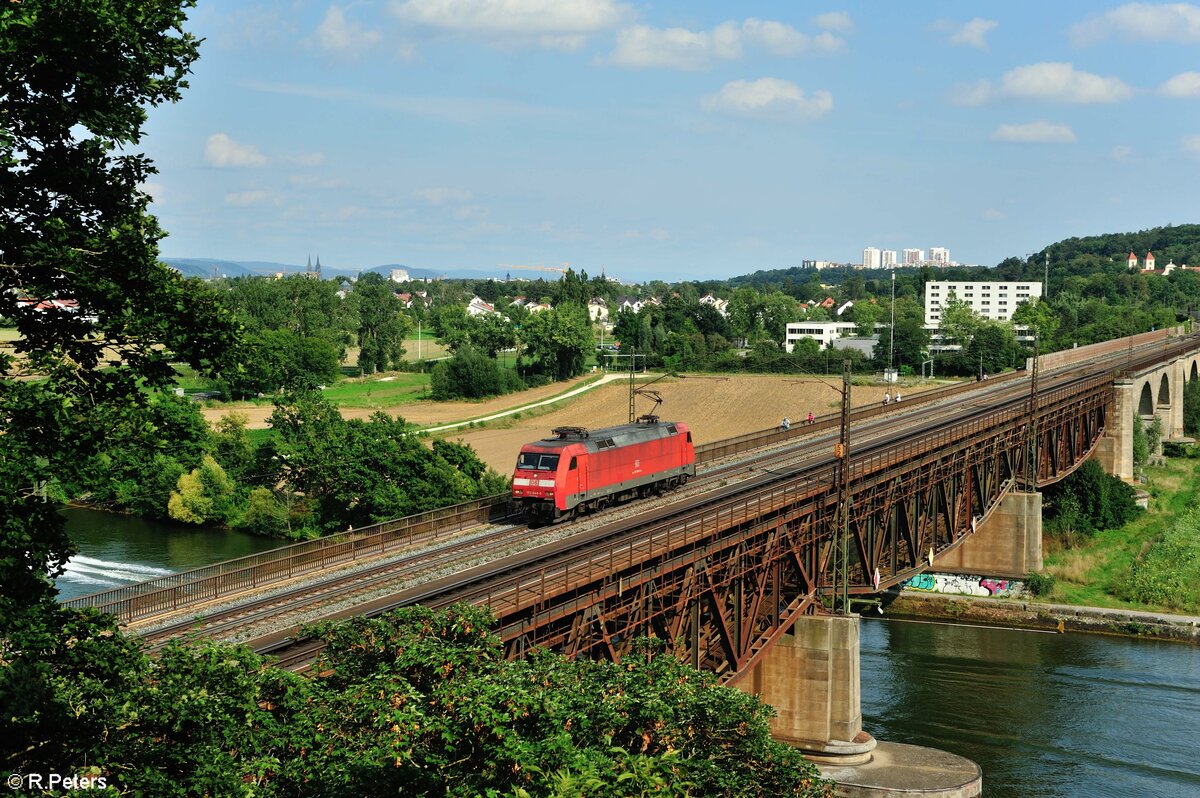 152 048-5 Lz auf der Donaubrücke bei Regensburg Mariaort. 21.08.21