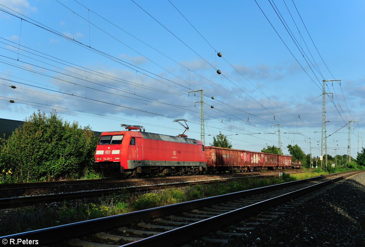 152 100-4 mit einem Modellbahn gerechten Güterzug in Nürnberg Hohe Marta. 27.09.23