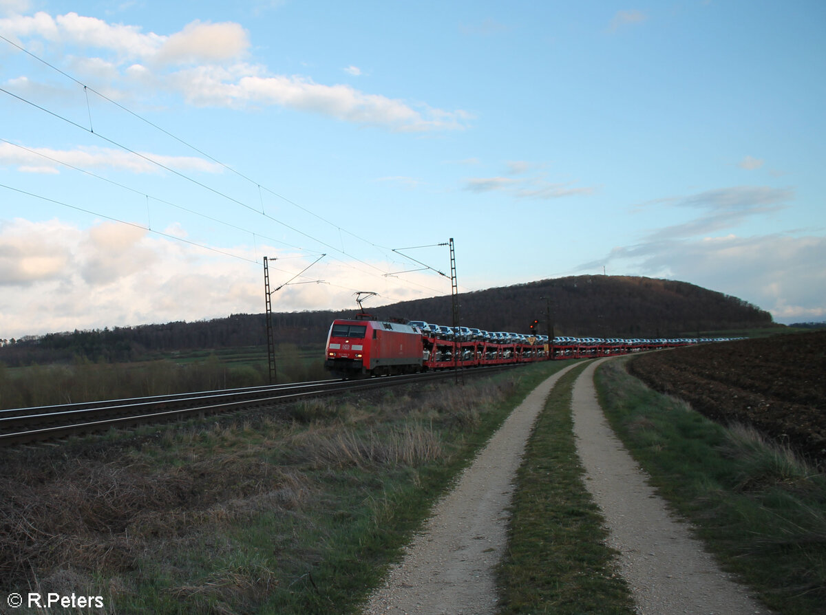 152 113-7 zieht mit einem Audizug bei Treuchtlingen in Richtung Norden. 23.03.24