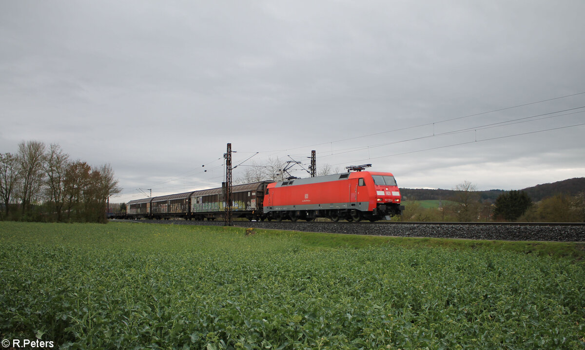 152 119-4 mit einem gemischten Güterzug bei Himmelstadt. 28.03.24