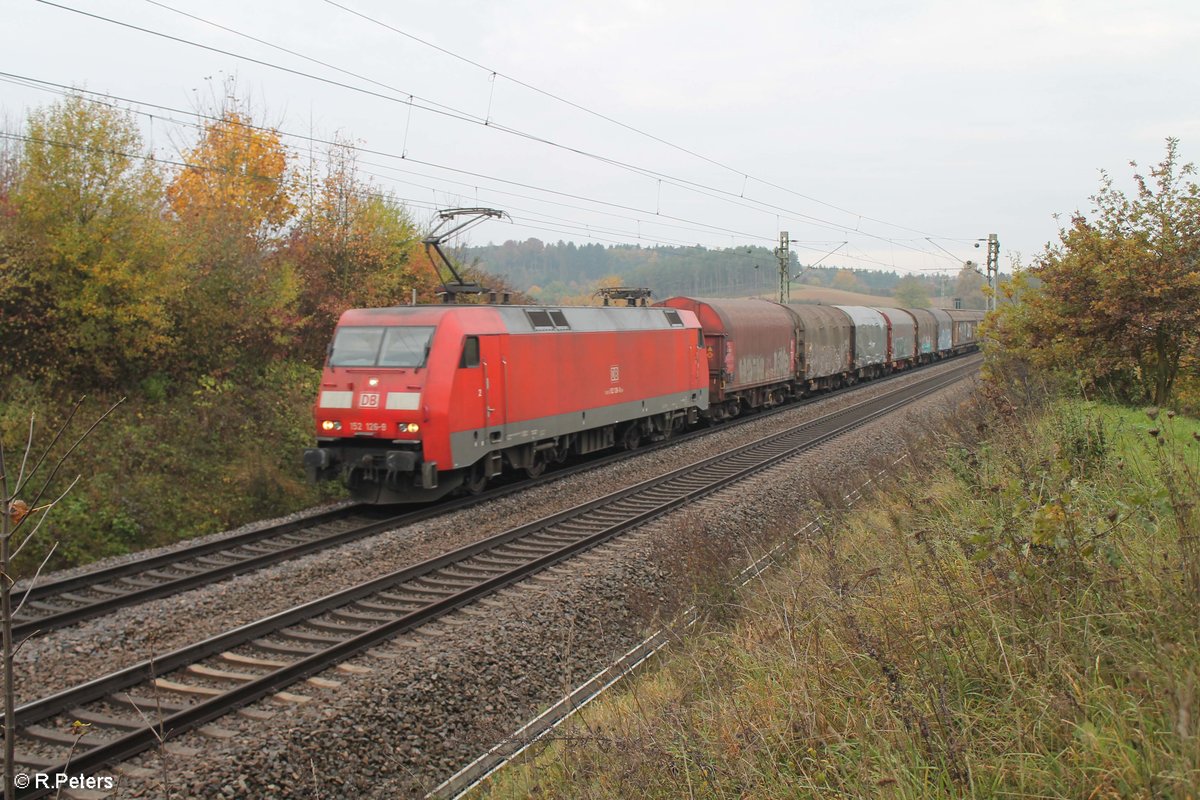 152 126-9 zieht mit einem Gemischten Güterzug nach München bei Fahlenbach. 21.10.17
