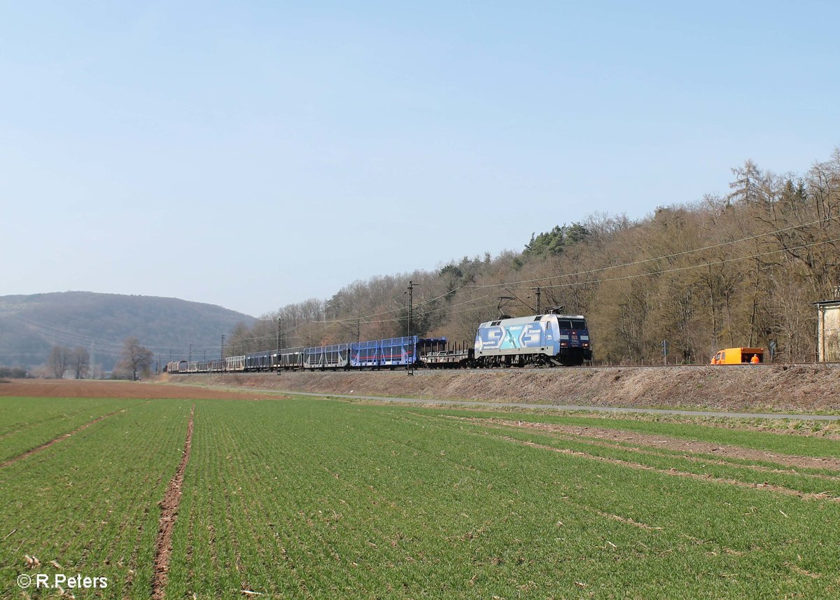 152 135-0 zieht ein gemischten Güterzug bei Gambach 16.03.17