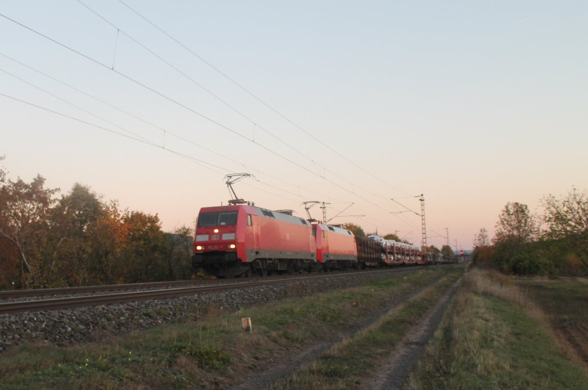 152 165-3 und 146 ziehen ein gemischten Güterzug bei Thüngersheim 13.10.18