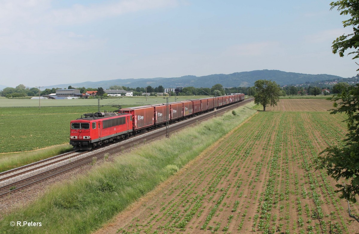 155 037-5 zieht bei Grosachsen-Heddesheim ein Opelzug gen Sden. 28.05.15