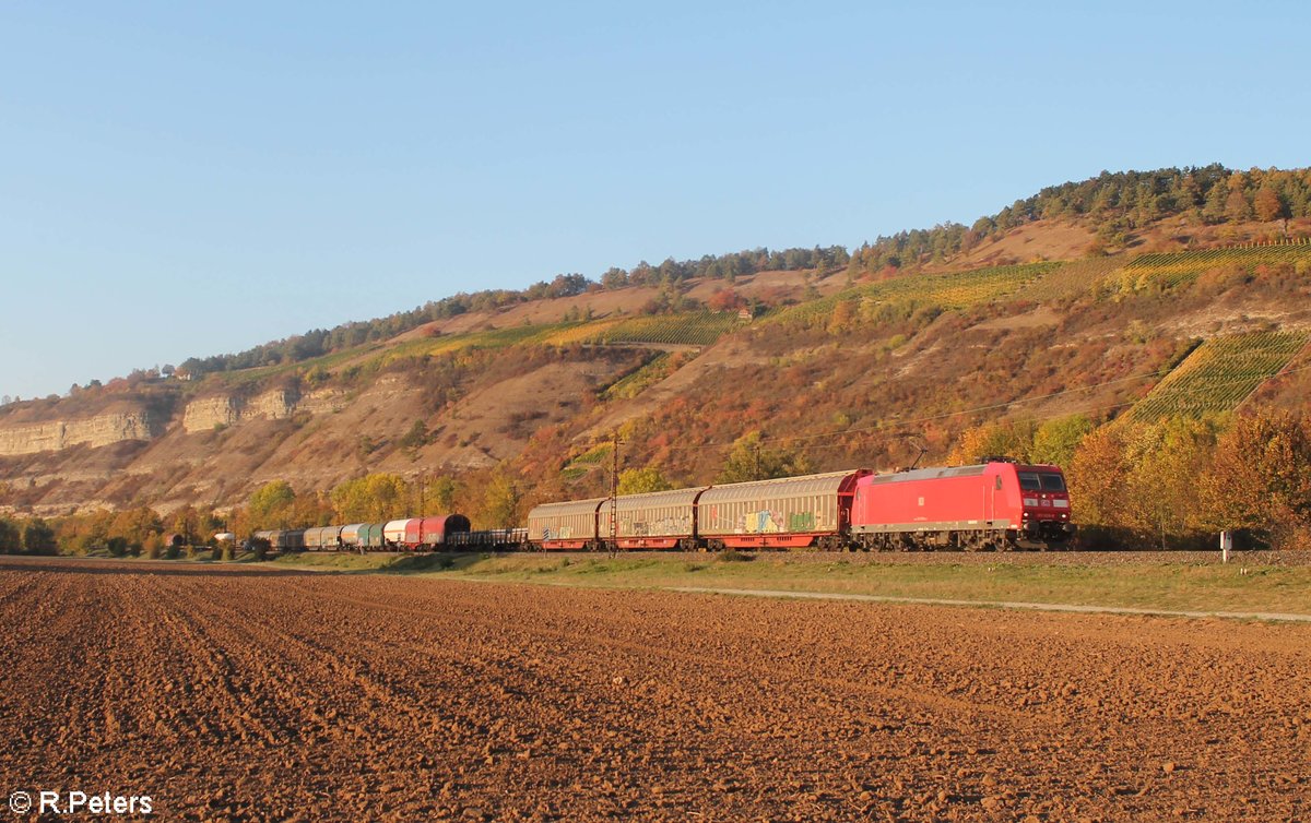 185 009-8 zieht ein gemischten Güterzug durchs Maintal bei Thüngersheim. 13.10.18