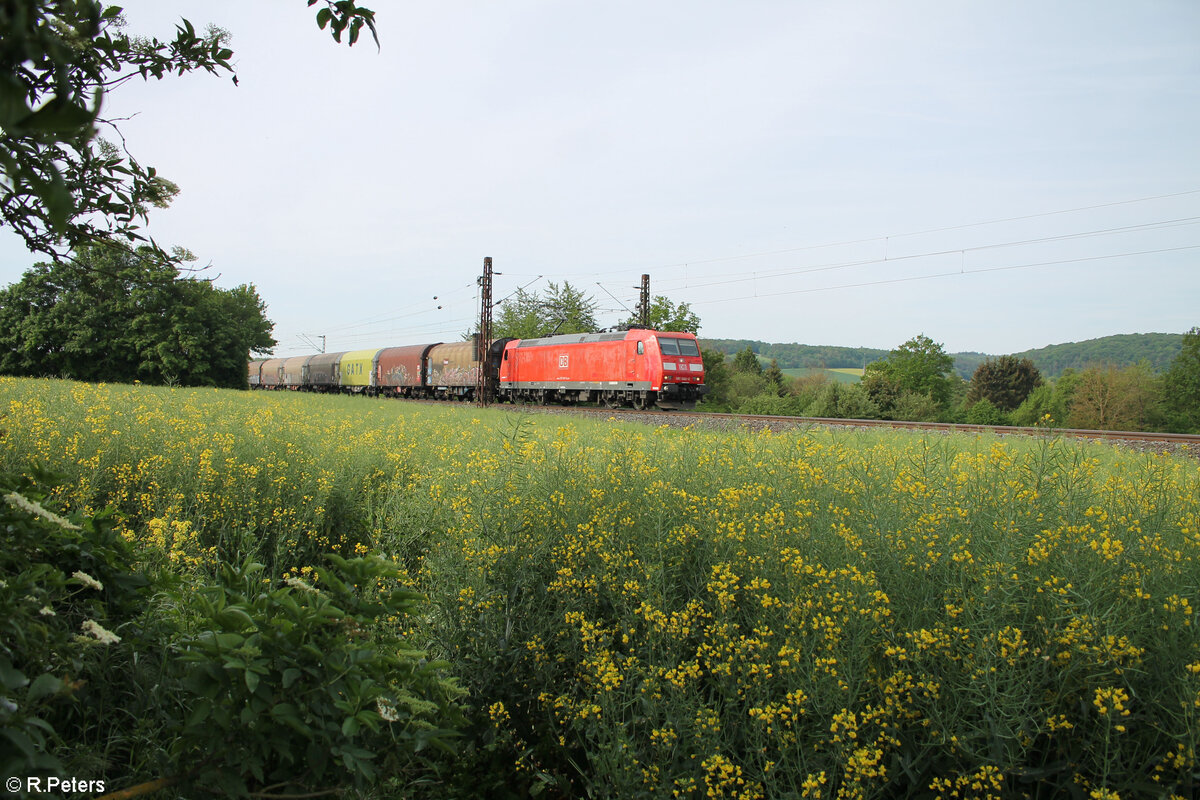 185 048-6 mit gemischten Güterzug bei Himmelstadt. 11.05.24