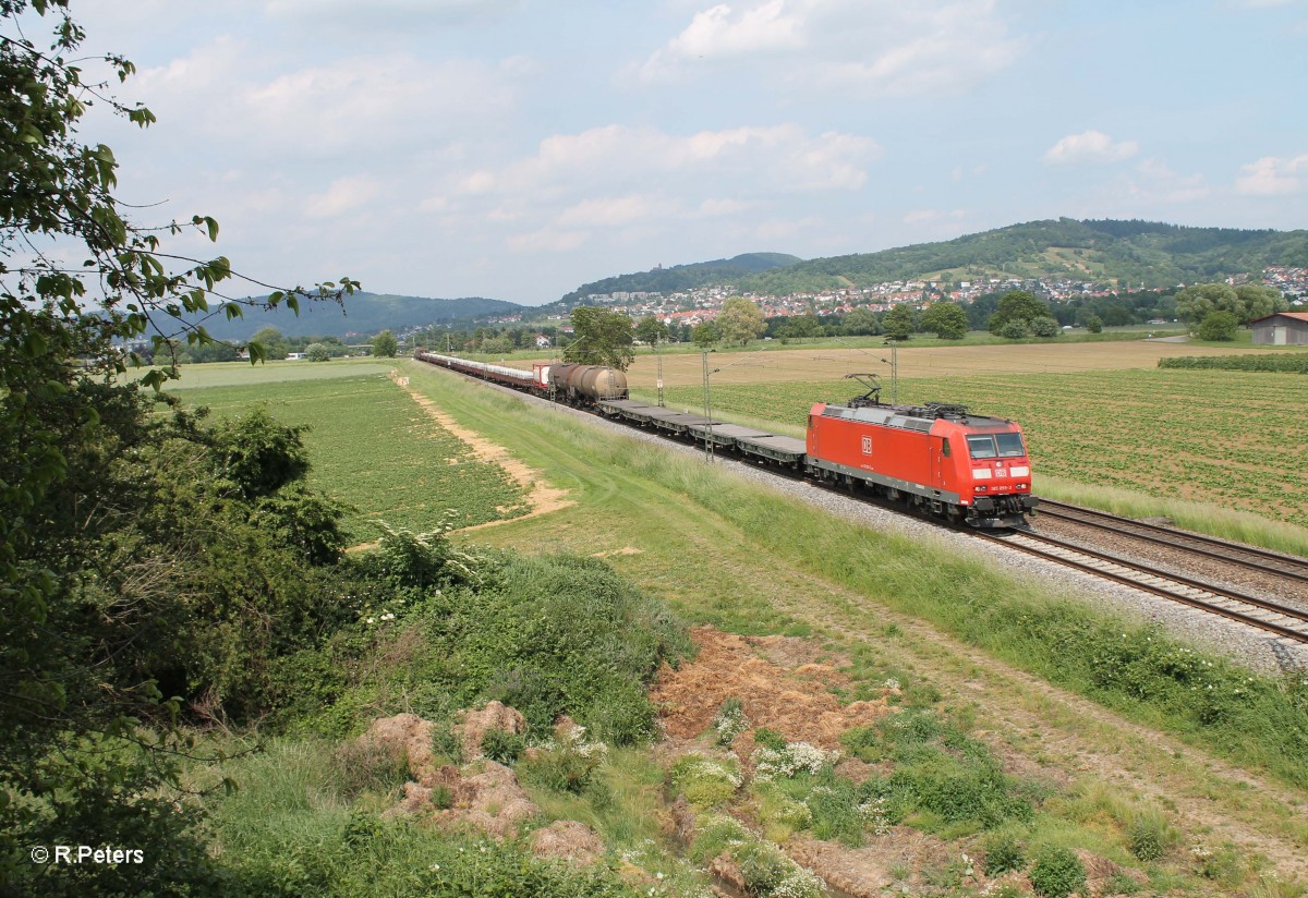185 059-3 zieht einen gemischten Güterzug bei Großsachsen-Heddesheim in Richtung Mannheim/Heidelberg. 28.05.15
