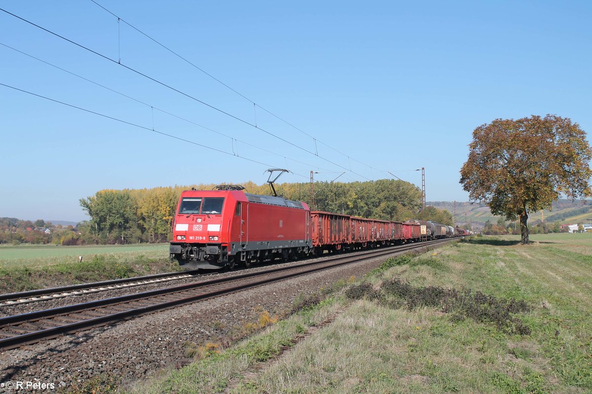 185 259-9 zieht ein gemischten Güterzug kurz vor Retzbach-Zellingen. 13.10.18