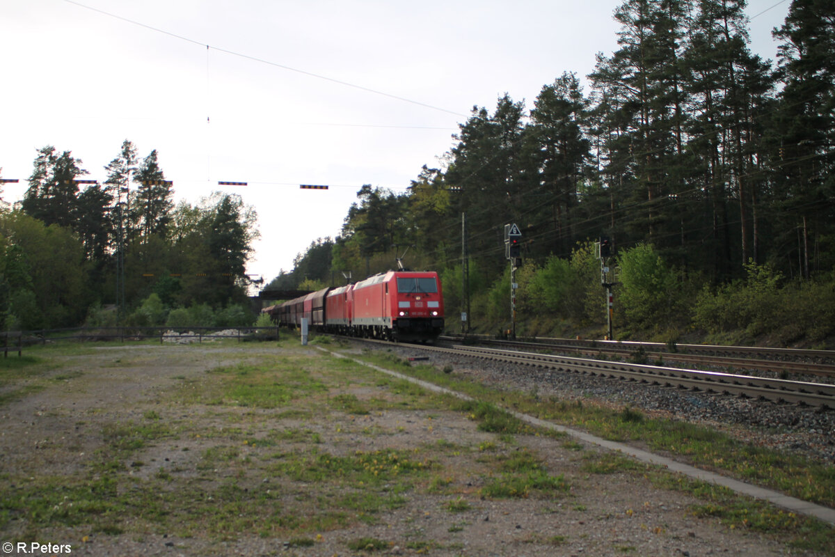 185 285-4 + 185 243-3 mit Rocktainerzug in Ochenbruck. 30.04.24